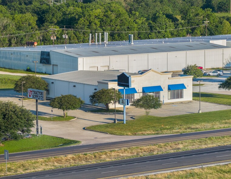 More Photos Of 9230 N Highway 6, Navasota Freestanding For Sale