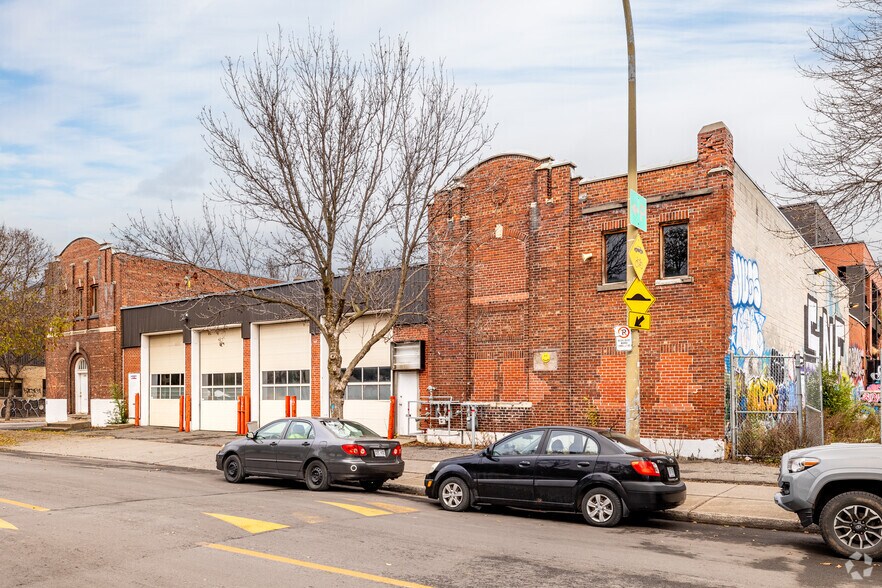 More Photos Of 3130-3144 Rue de Rouen, Montréal Industrial For Lease