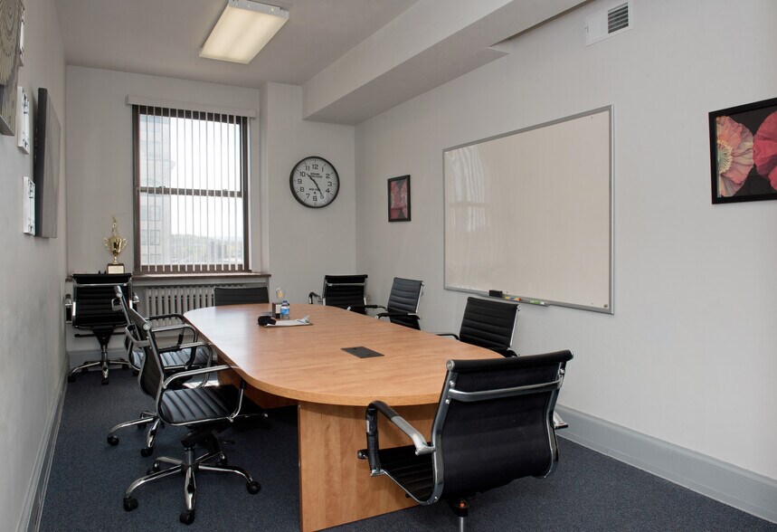 More Photos Of 6 W Federal St, Youngstown Office For Sale
