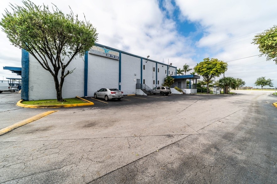 More Photos Of 6950-7190 NW 12th St, Miami Warehouse For Lease
