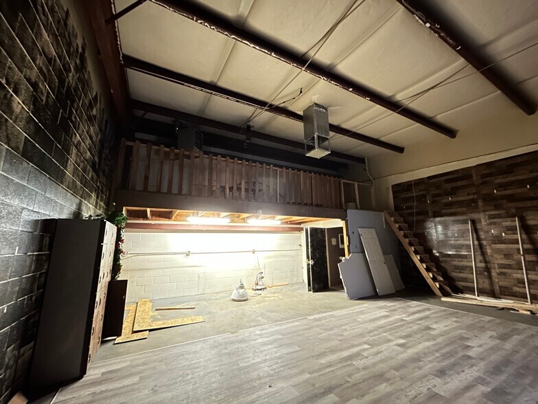 More Photos Of 1011 Commerce Dr, Prescott Warehouse For Lease