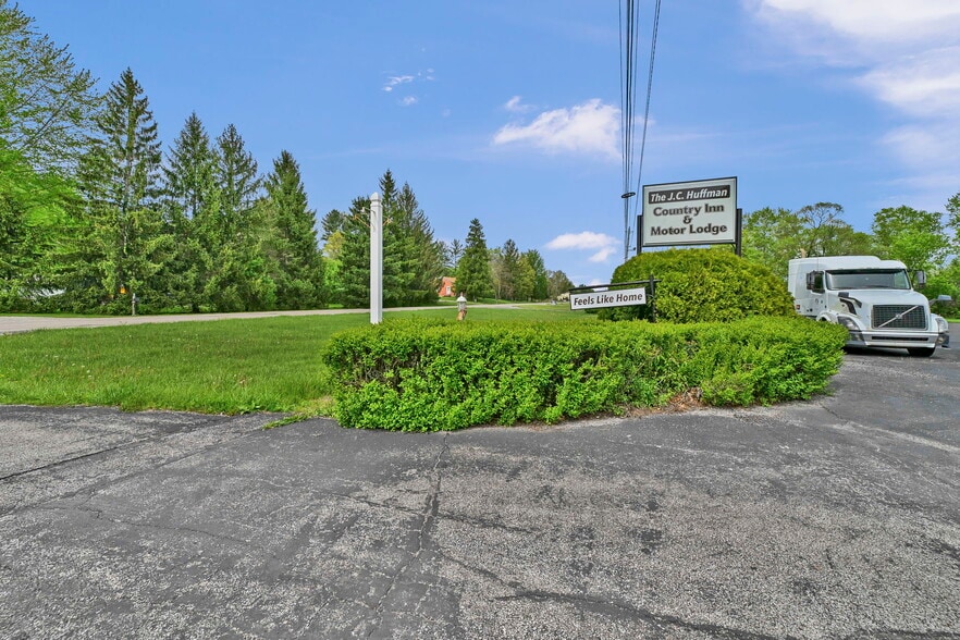 More Photos Of 44077 Oberlin Elyria Rd, Oberlin Hotel For Sale