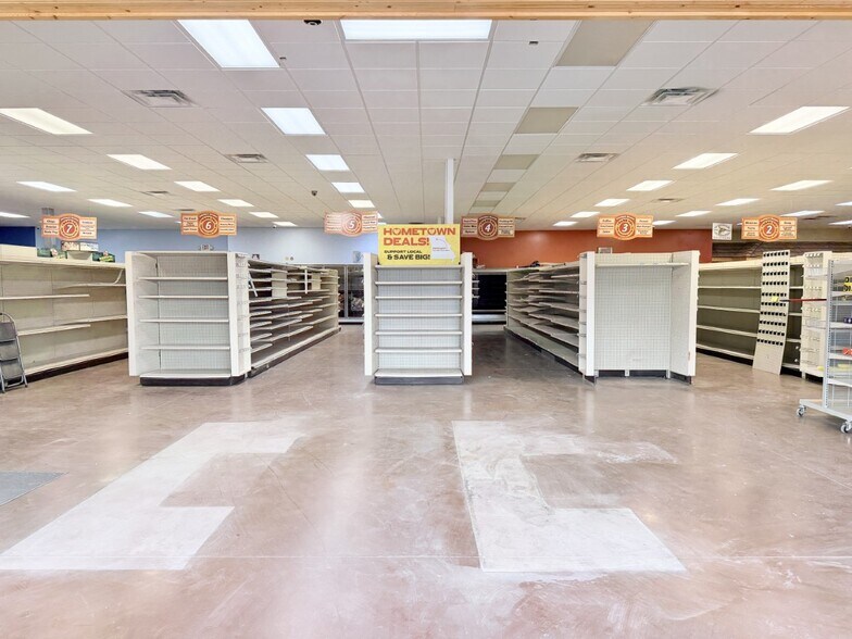 More Photos Of 302 S Broadway St, Jamesport General Retail For Sale