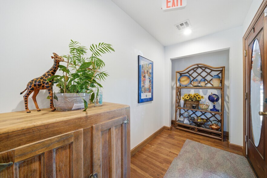 More Photos Of 601 S Cherokee St, Catoosa Office For Sale