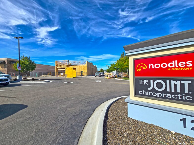 More Photos Of 1255 N Happy Valley Rd, Nampa Restaurant For Sale