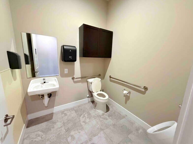More Photos Of 4425 Plano Pky, Carrollton Medical For Sale