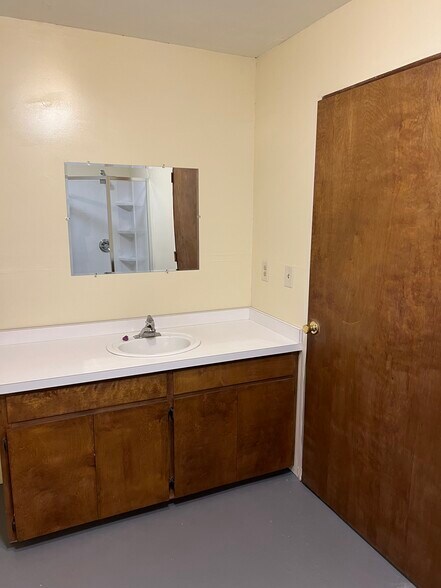 More Photos Of 48017 Highway 58, Oakridge Storefront For Sale