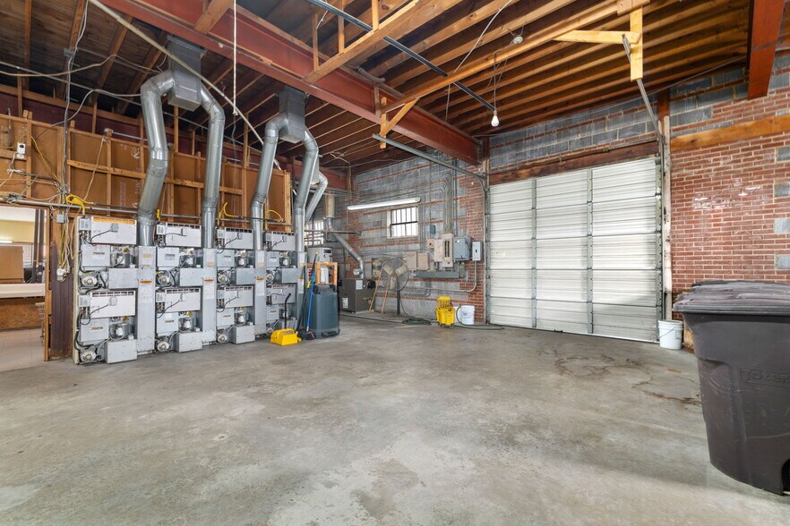 More Photos Of 506 N Main St, Emporia General Retail For Sale