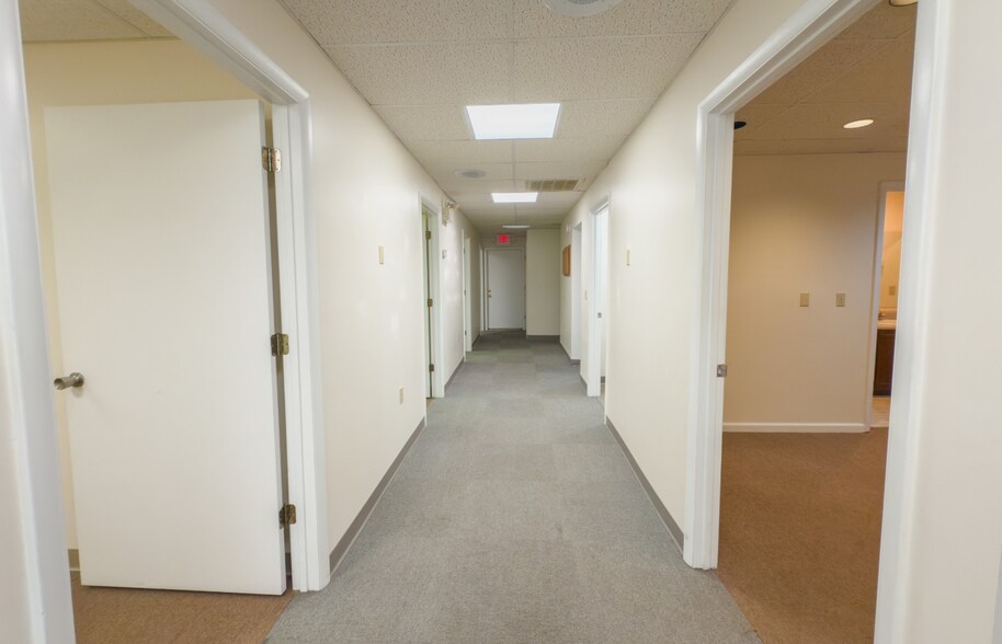More Photos Of 100 Arbor Dr, Christiansburg Office For Lease