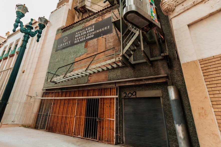 More Photos Of 209 N Mesa St, El Paso General Retail For Sale