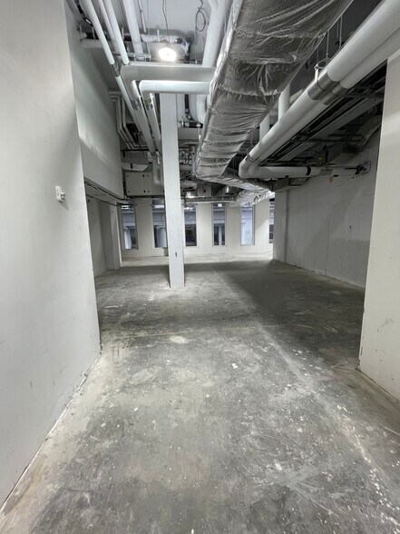 More Photos Of 185 Broadway, New York Office For Sale