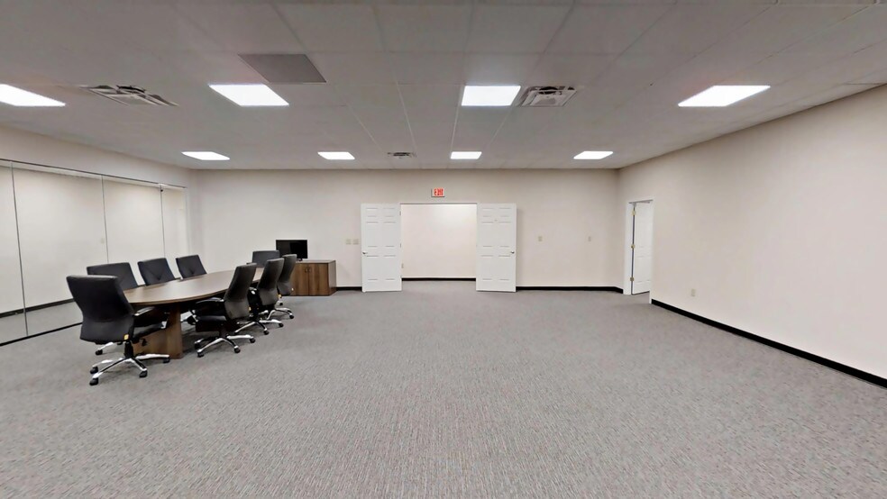 More Photos Of 3120 Medlock Bridge Rd, Peachtree Corners Light Distribution For Lease