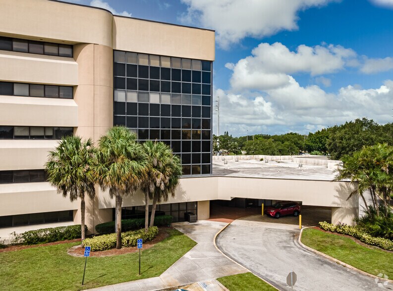 More Photos Of 1700 SE Hillmoor Dr, Port Saint Lucie Medical For Lease