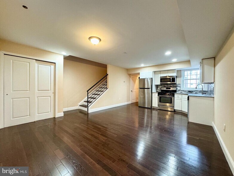 More Photos Of 1014 E Moyamensing Ave, Philadelphia Multifamily For Sale