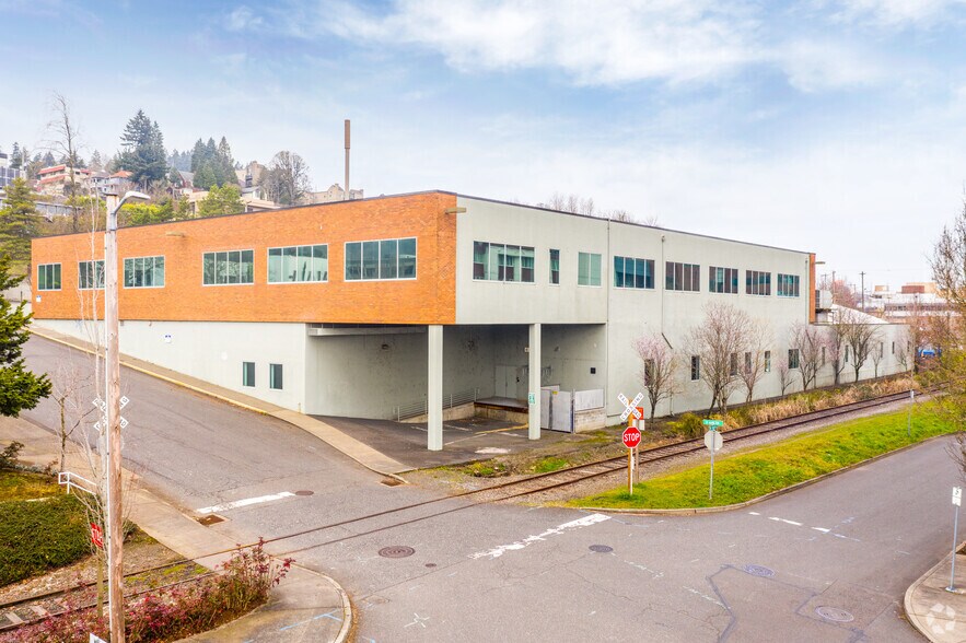 More Photos Of 4550 S Macadam Ave, Portland Office For Sale
