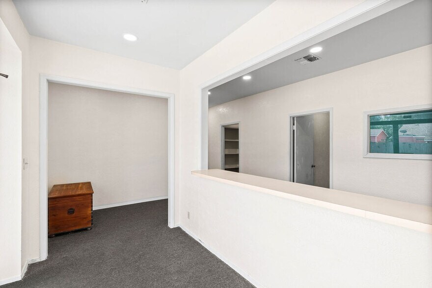 More Photos Of 724 Rowan St, Rockport Office For Sale
