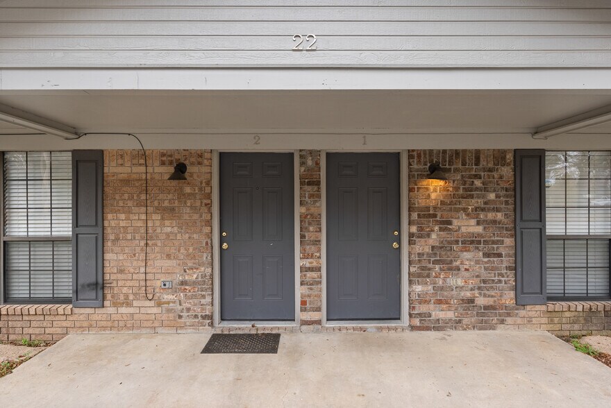 More Photos Of 16 Linder Rd, Greenbrier Apartments For Sale