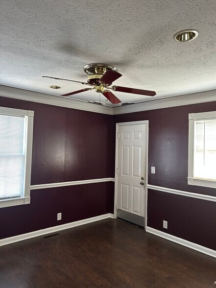 More Photos Of 588 Seminole Dr NE, Marietta Medical For Lease