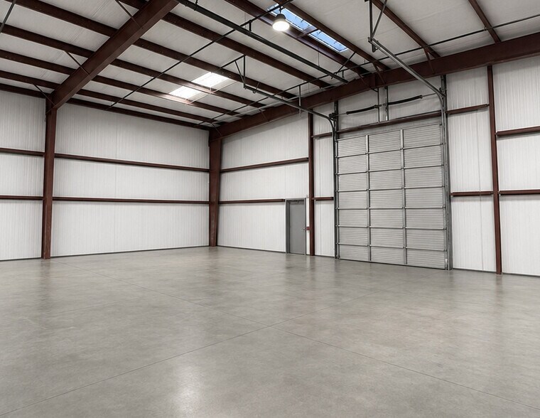 More Photos Of 732-738 W Illini St, Phoenix Warehouse For Lease
