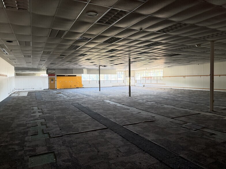 More Photos Of 4300 Old Monroe Rd, Indian Trail Drugstore For Lease