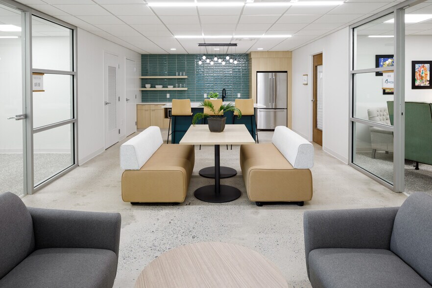 More Photos Of 832 Wade Hampton, Greenville Office For Lease