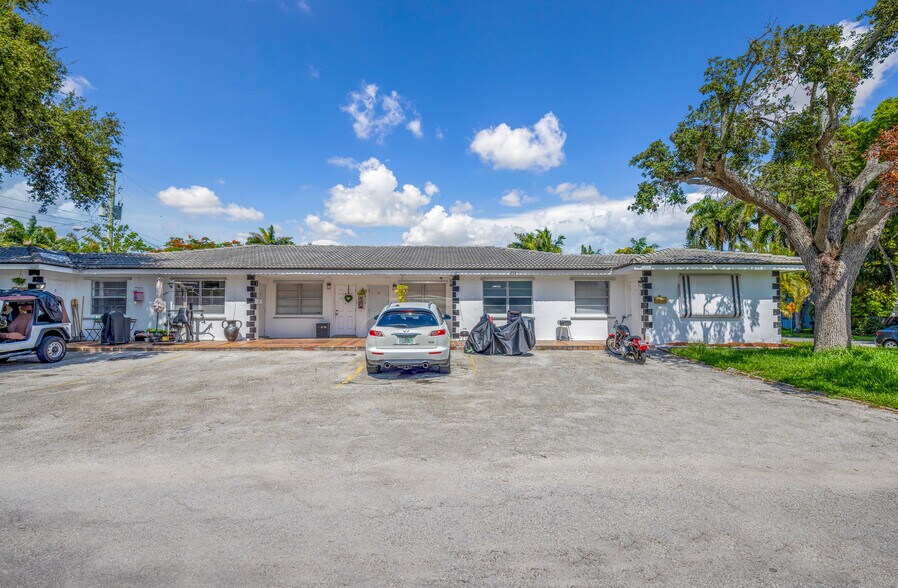 Primary Photo Of 213 SE Park St, Dania Apartments For Sale