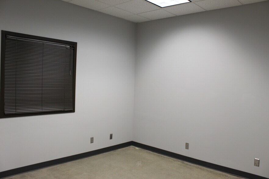 More Photos Of 12201-12241 Wood Lake Dr, Burnsville Light Manufacturing For Lease