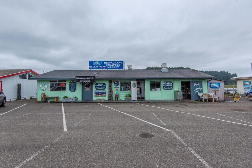 More Photos Of 142 Bay Front Loop, Winchester Bay General Retail For Sale