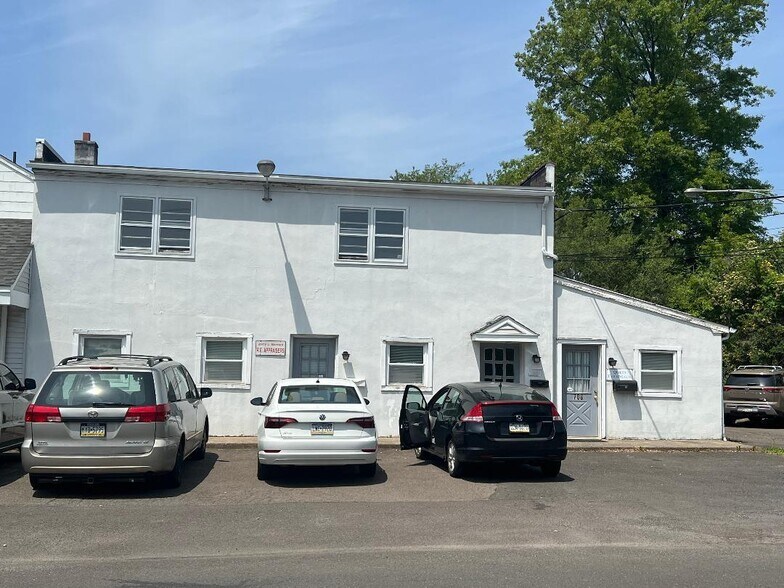 More Photos Of 708 Willow St, Southampton Office For Lease
