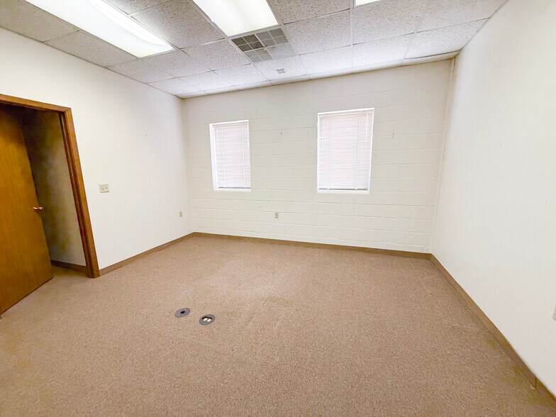 More Photos Of 1901 Carter St, Pampa Office For Sale