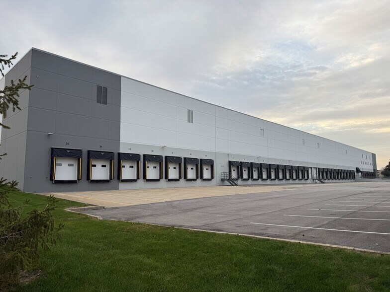 More Photos Of 8600 Roberts Dr, Fishers Distribution For Lease