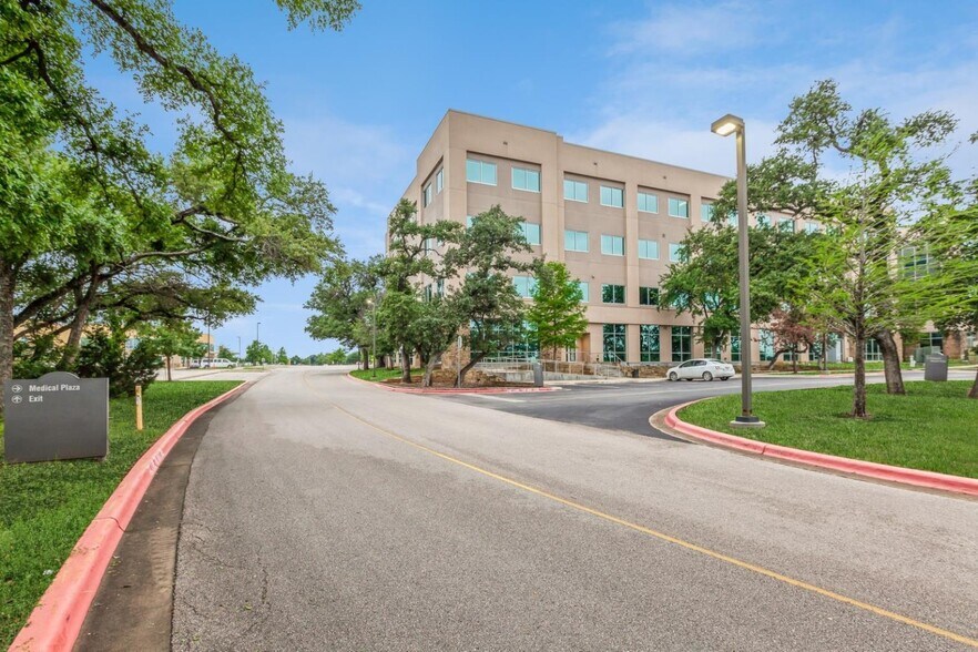 More Photos Of 1401 Medical Pky, Cedar Park Medical For Lease