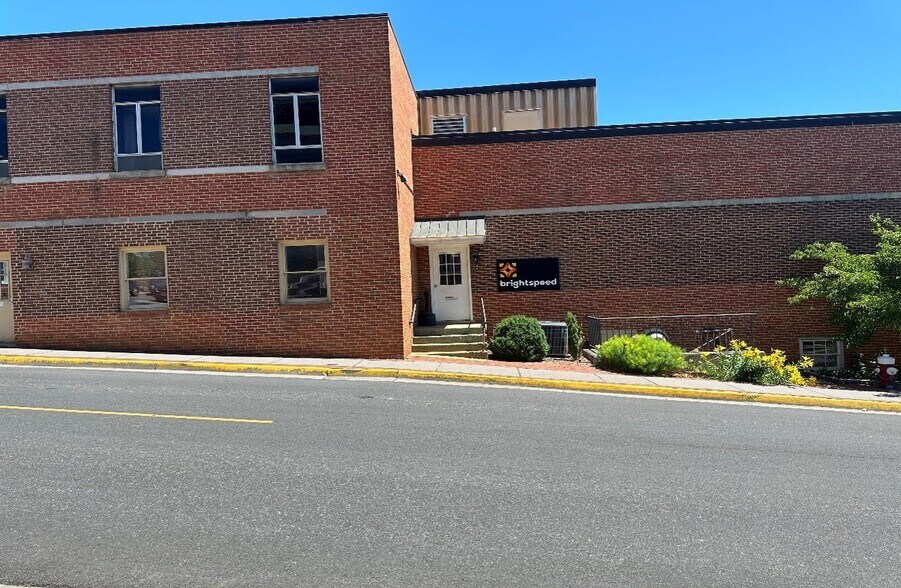 More Photos Of 106 E Washington St, Lexington Office For Sale