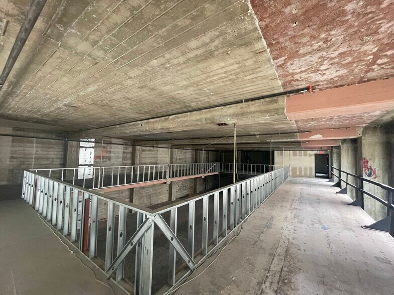 More Photos Of 640 C St, San Diego General Retail For Lease