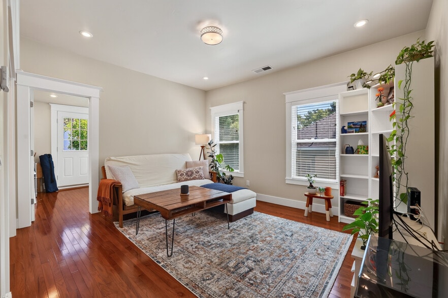 More Photos Of 2409 I St, Sacramento Apartments For Sale