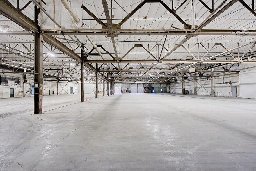 More Photos Of 1375 Rue Brouillette, Saint-hyacinthe Manufacturing For Lease