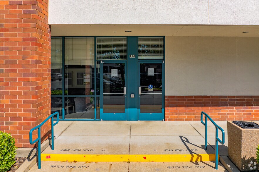 More Photos Of 4010 Foothills Blvd, Roseville Unknown For Lease