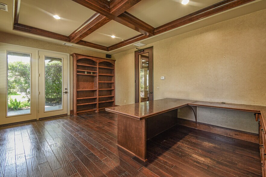 More Photos Of 821 Crossbridge Dr, Spring Office For Sale