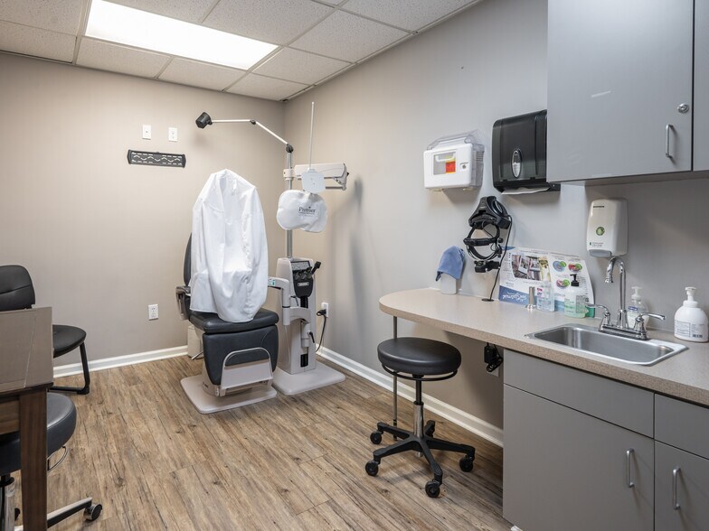 More Photos Of 1998 Hendersonville Rd, Asheville Medical For Sale
