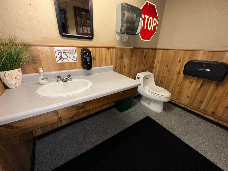 More Photos Of 295 S Broadway, Coos Bay Restaurant For Sale