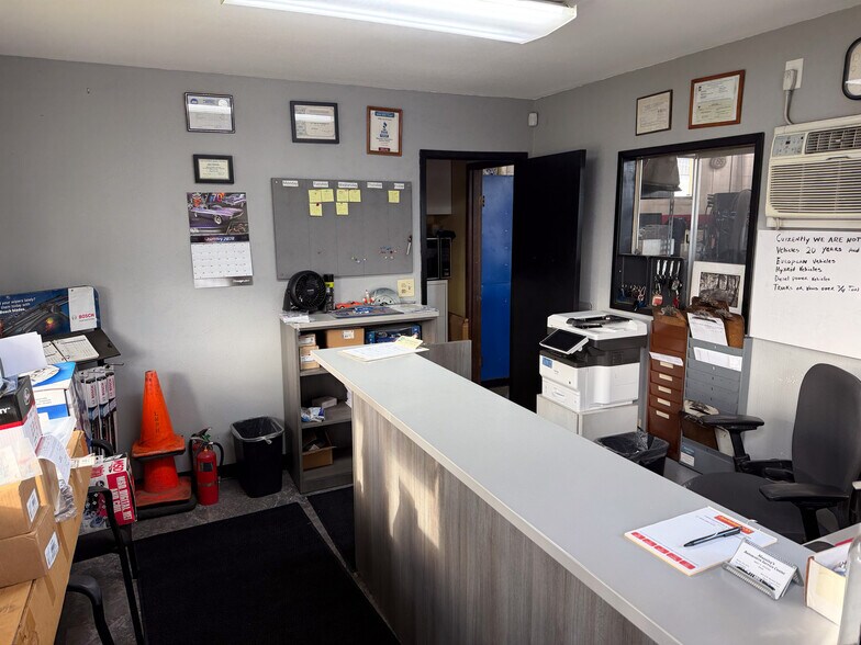 More Photos Of 9053 SW Burnham St, Portland Auto Repair For Sale