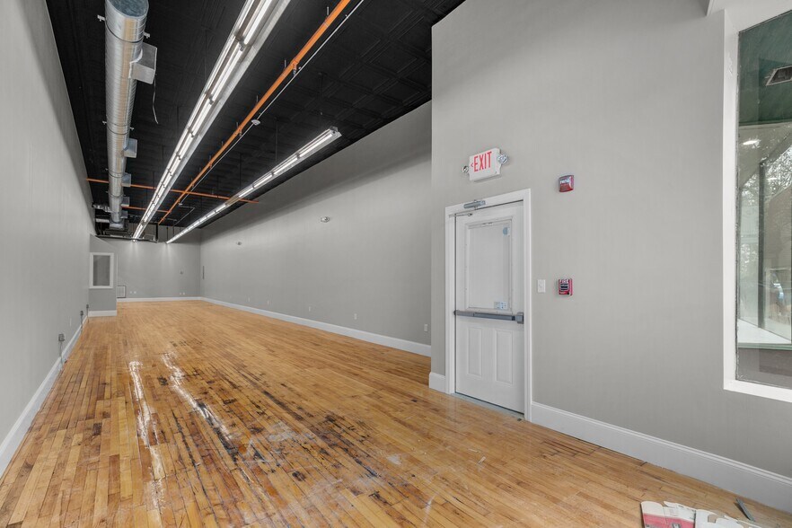 More Photos Of 442-450 Main St, Warren Storefront Retail Office For Lease