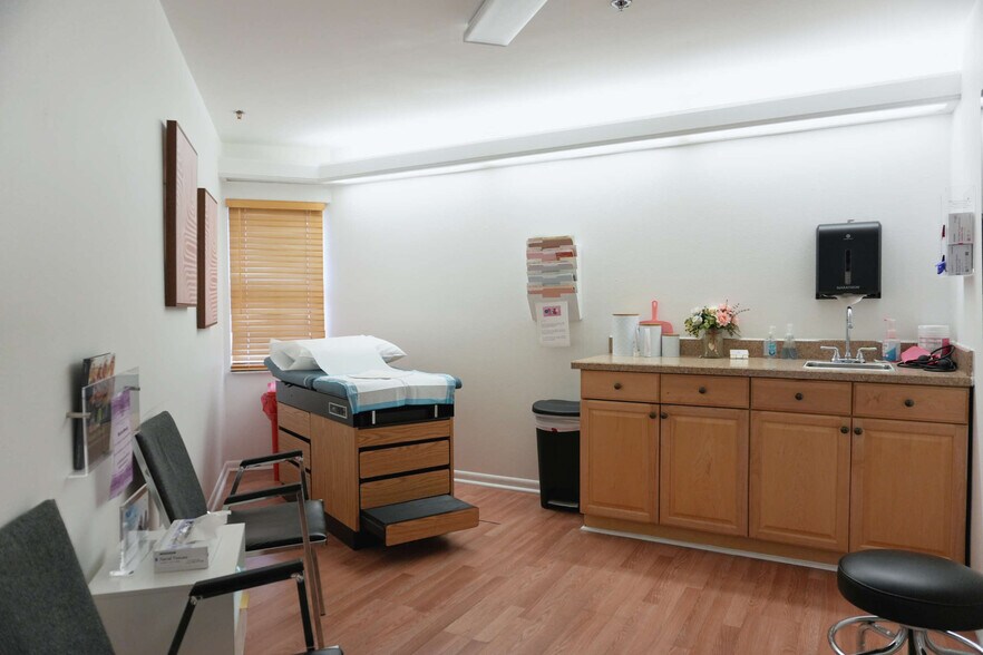 More Photos Of 1617 S Tuttle Ave, Sarasota Medical For Sale