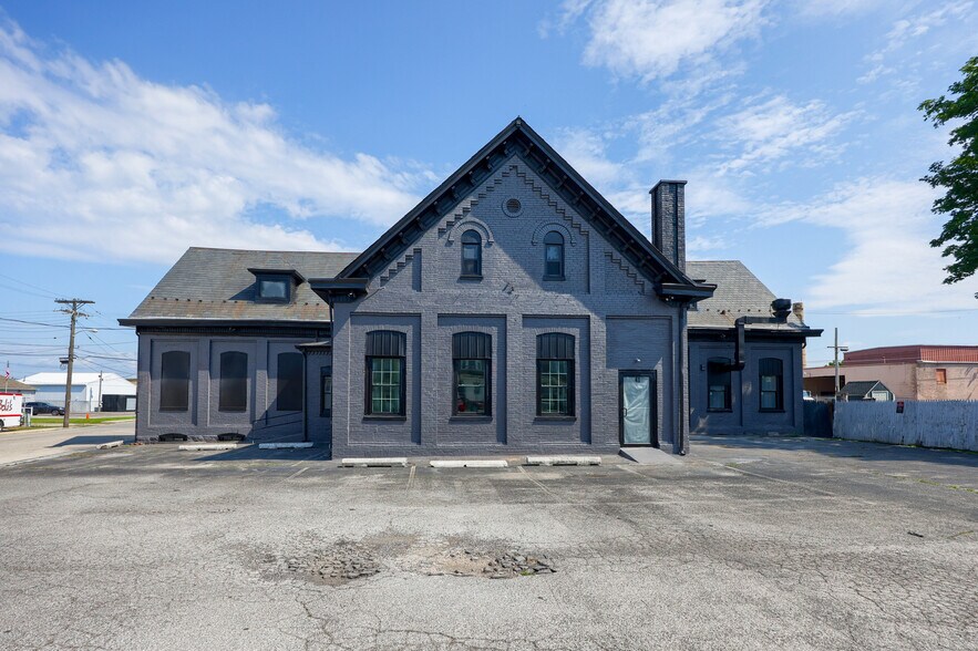 Primary Photo Of 805 E Prospect St, York General Retail For Lease