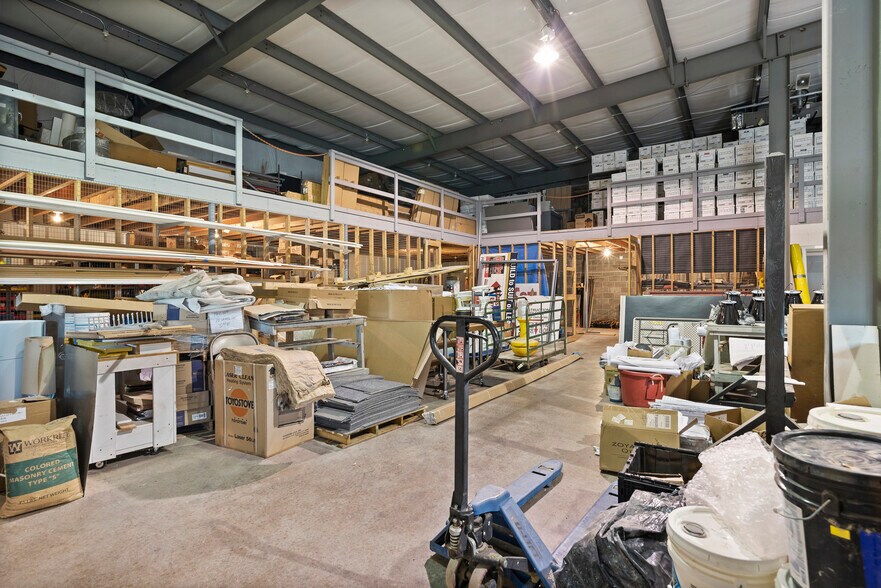 More Photos Of 1514 Commerce Ave, Carlisle Light Distribution For Lease