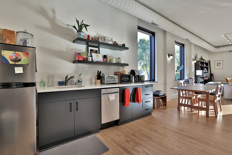 More Photos Of 1300-1304 NE 2nd St, Minneapolis Loft Creative Space For Sale