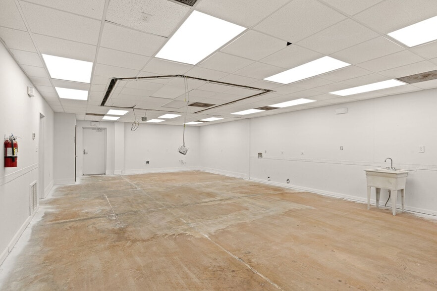 More Photos Of 90 Mary Esther Blvd, Mary Esther Freestanding For Lease