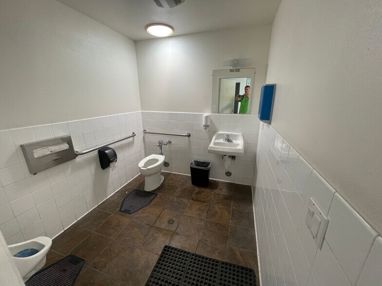 More Photos Of 1722 E Rose Ave, Orange Office For Sale