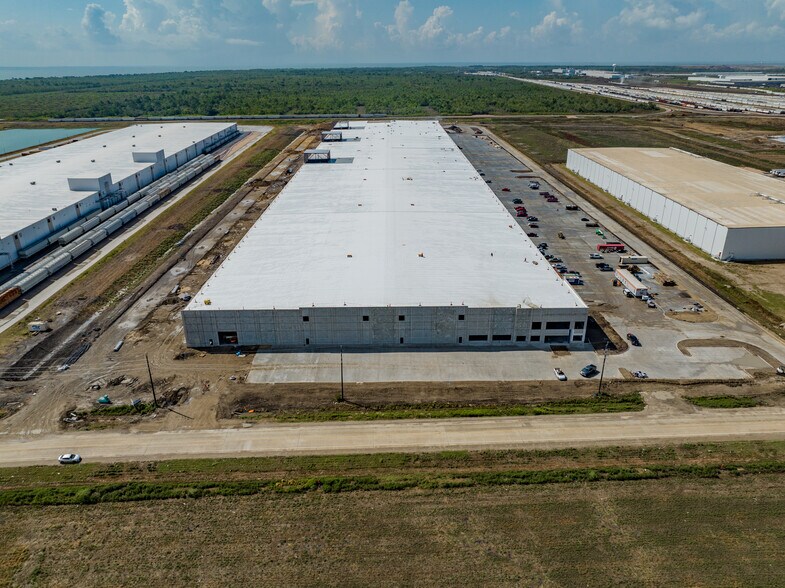 More Photos Of 6500 Nita Way, Baytown Distribution For Sale