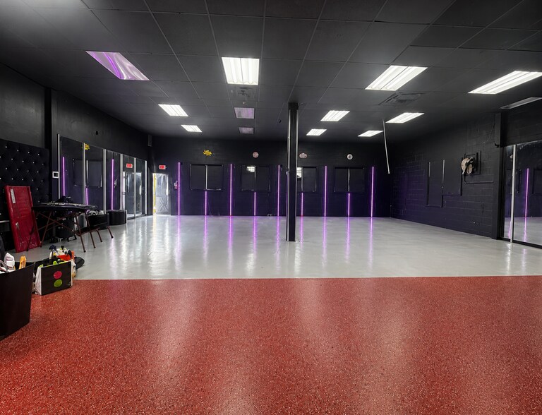 More Photos Of 41 Degnon Blvd, Bay Shore Manufacturing For Lease